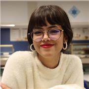 Me considero una persona activa y que puede ayudar a motivar a los niños que puedan llegar a tener dificultades con los estudios, apoyándoles en cada asignatura y motivándoles a continuar intentándolo.